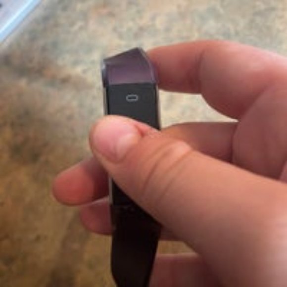 USED fitbit - Picture 5 of 5